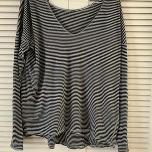 Long sleeve Black and gray top very relaxed fit.